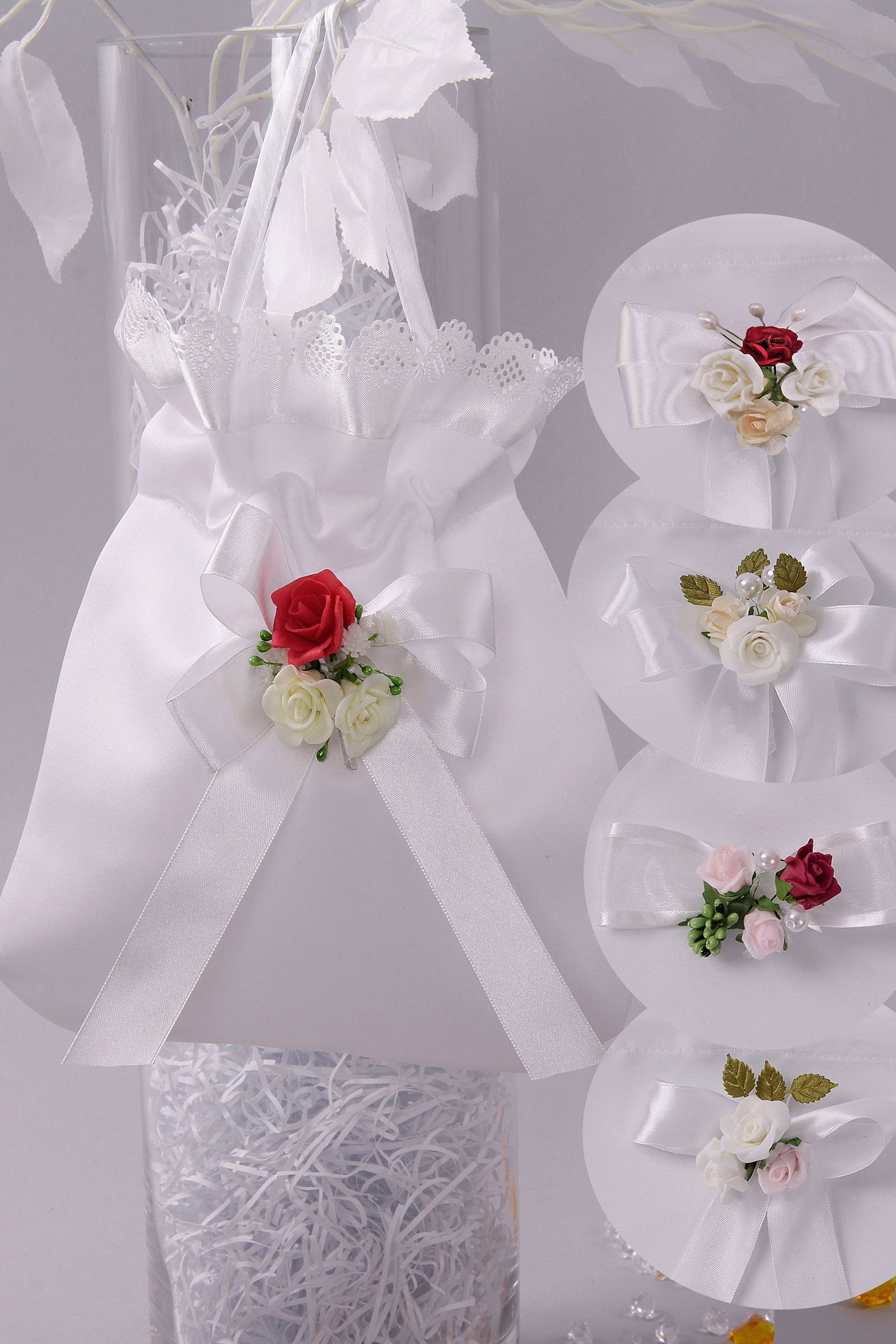 Kommunionssatinbeutel mit Blumenstrauß - obraz 0