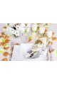 Tischdekoration zur Kommunion - Set aus goldenen und grünen Rosenblättern - obraz 2