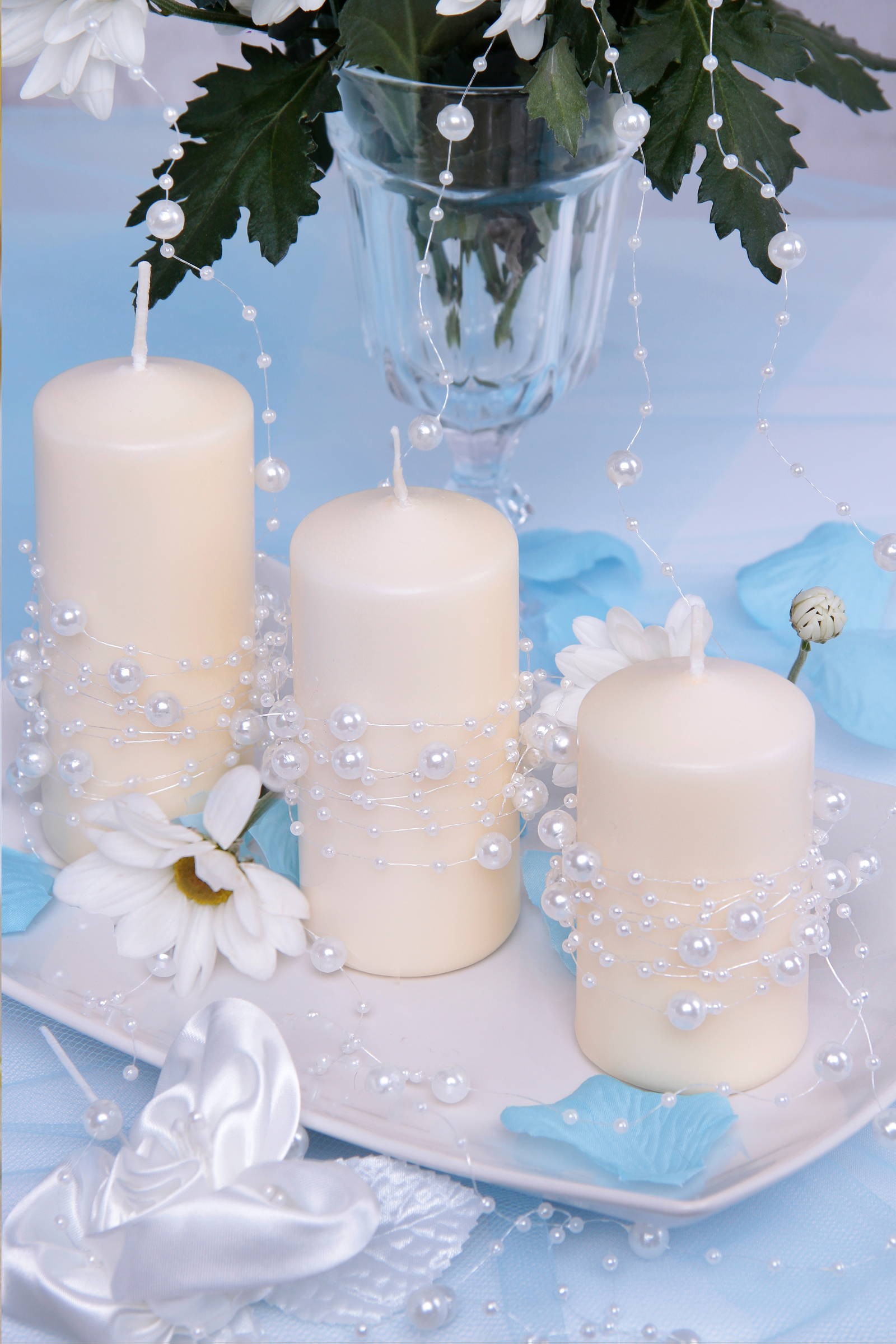 Weiße Perle in Kommunionsgirlande - obraz 0