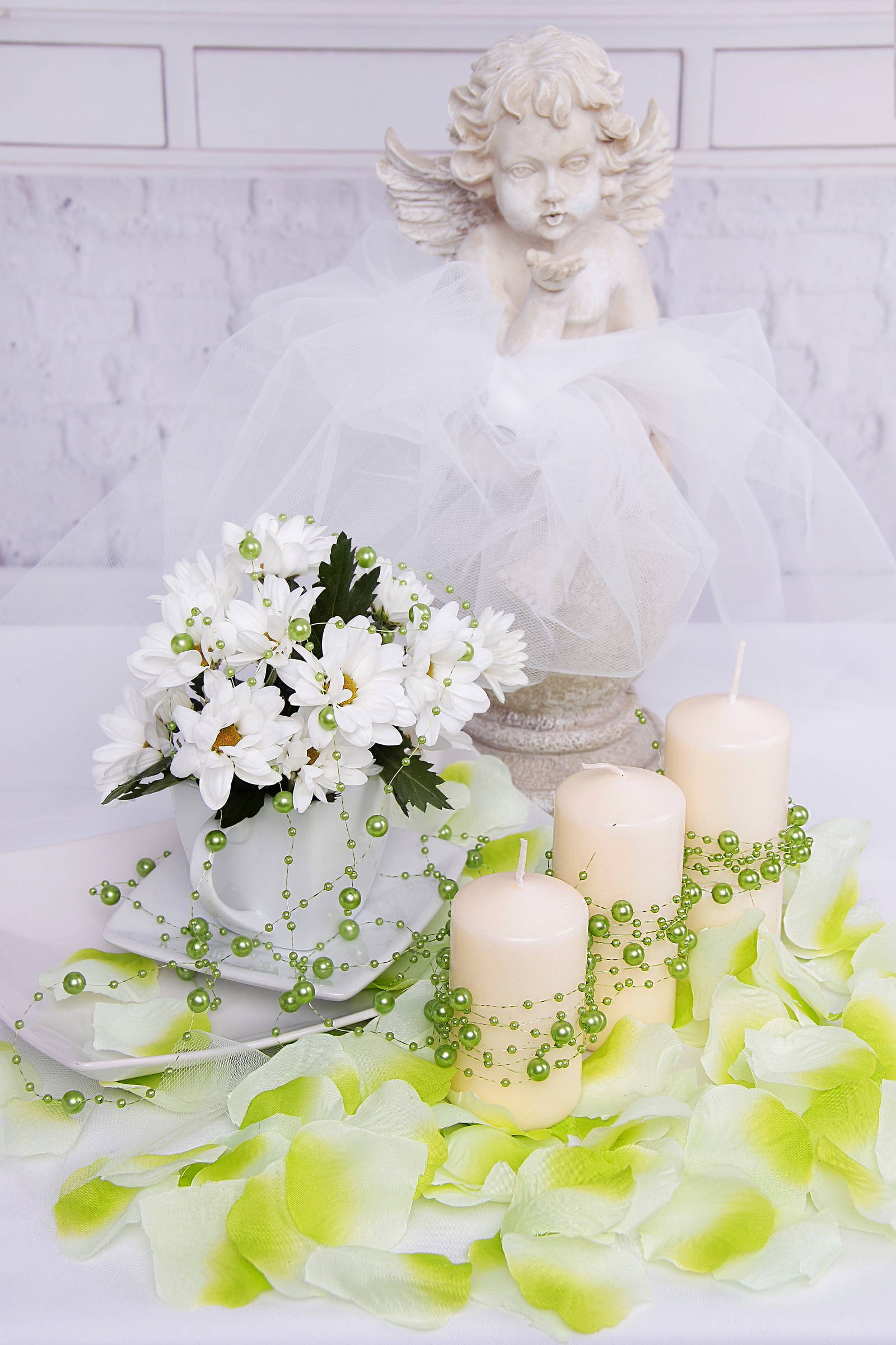 Grüne Perle in der Kommunionsgirlande - obraz 1